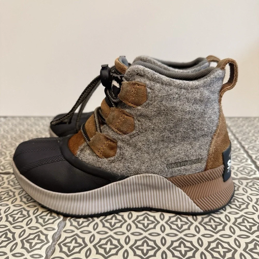 Sorel Out N About Duck Boots Gray Wool Suede Waterproof Cabincore Kids Size 1